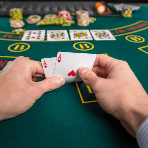 En komplett guide til å spille online pokerturneringer